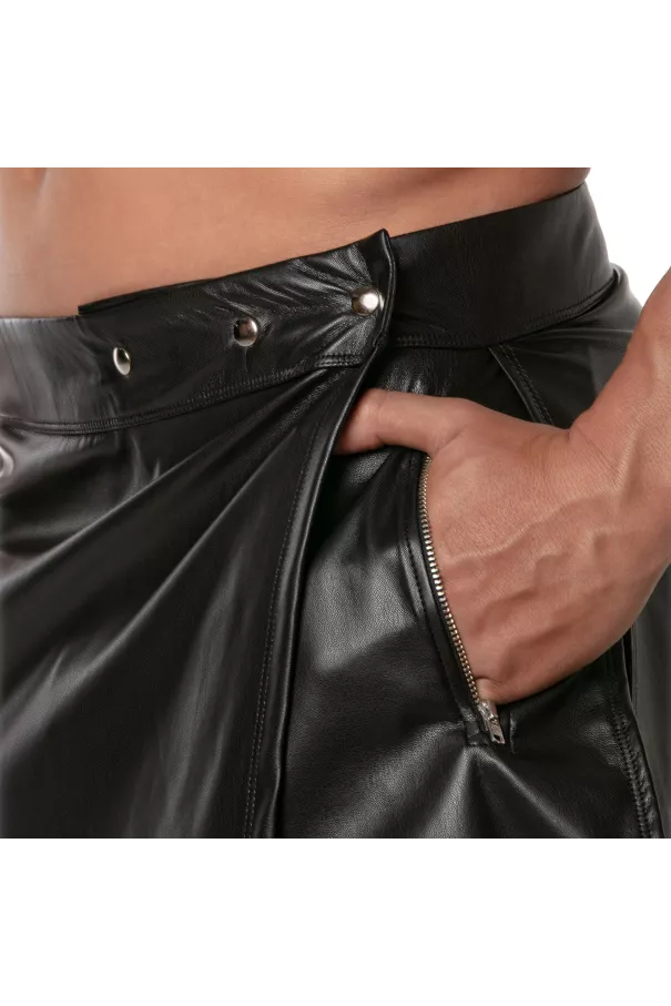 Kinky Zipped Skirt with a hand